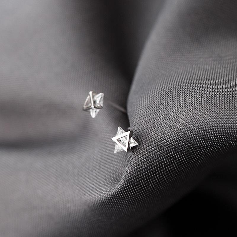 Mini malé náušnice dámská móda jednoduchý temperament roztomilé sladké náušnice do krátkých vlasů trojúhelníkové náušnice na puzetu