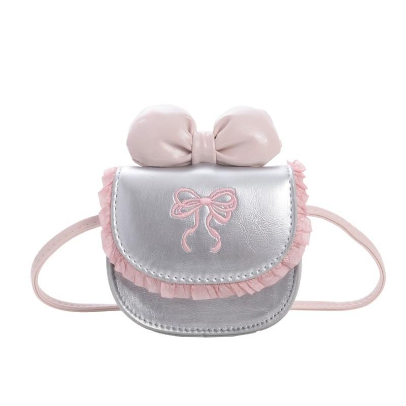 Модная детская сумочка-кроссбоди для девочки с бантом, деталями-лентами и полиэстеровой подкладкой для повседневных прогулок серебряный