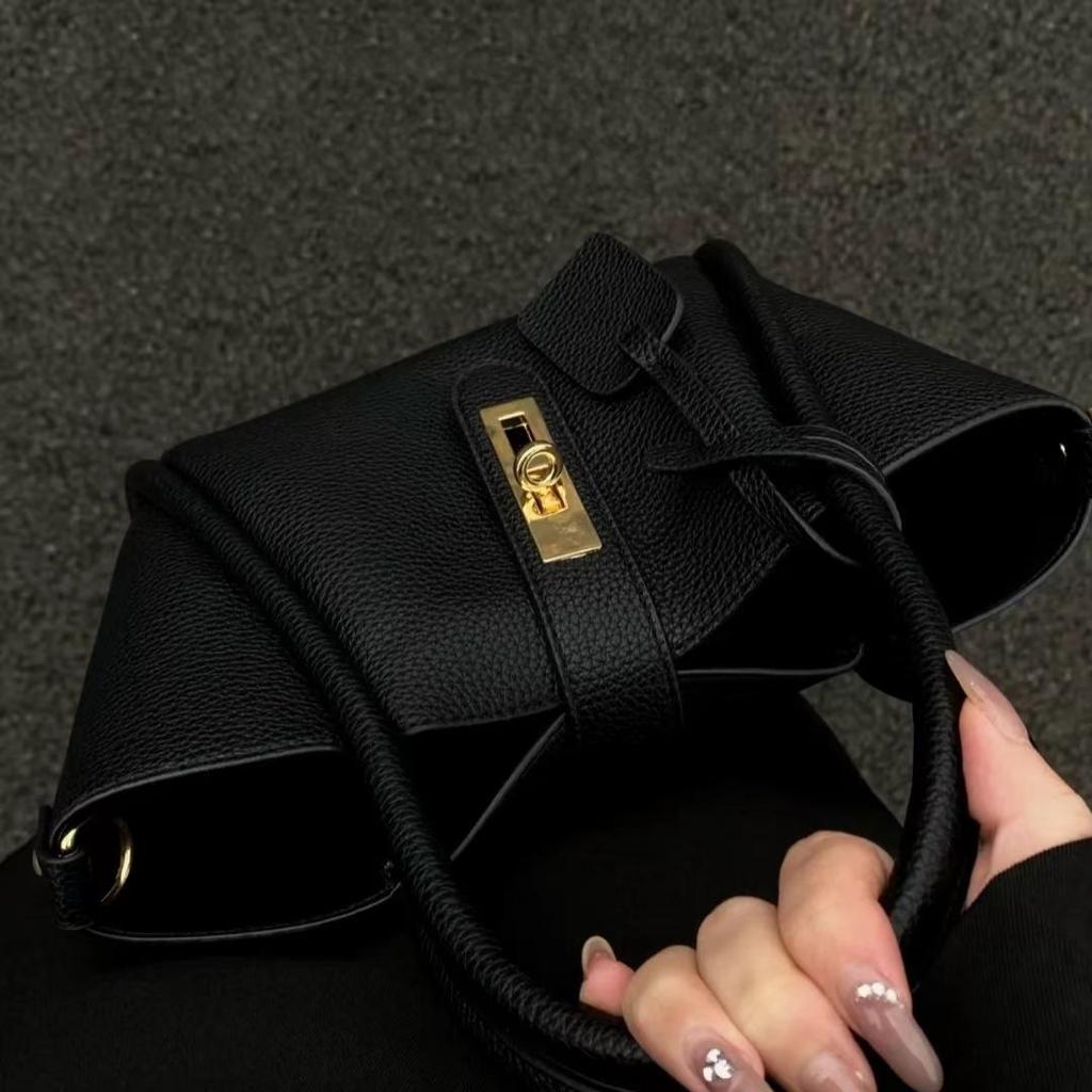 CorahKrian Premium Texture Tote Bag Women's 2022 New Trendy and Casual Commuter Portable Shoulder Messenger Bag