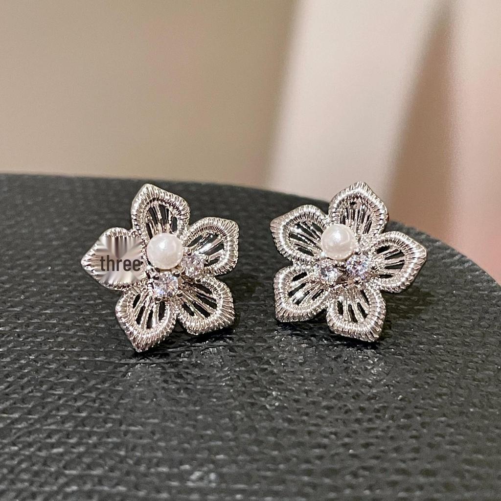 Exquisite Pearl Zirconia Flower Stud Earrings for Women - High-End Fashion Accessories