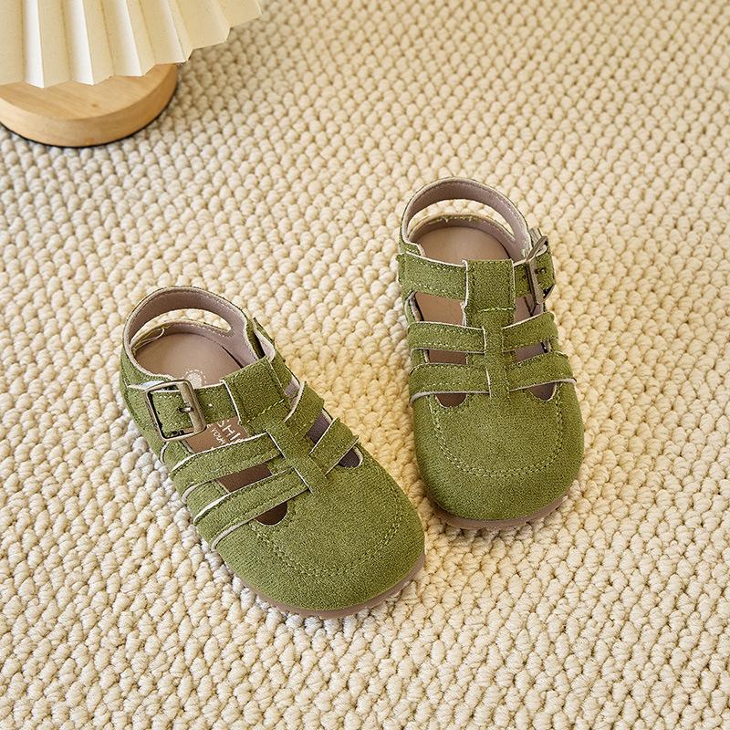 Dziecięce Sandały Wydrążone Miękka Podeszwa Dziewczęce Płaskie Buty Antypoślizgowe Cukierkowy Kolor 2025 Lato Chłopięce Buty na Plażę Zakryte Palce Pasek w Kształcie T