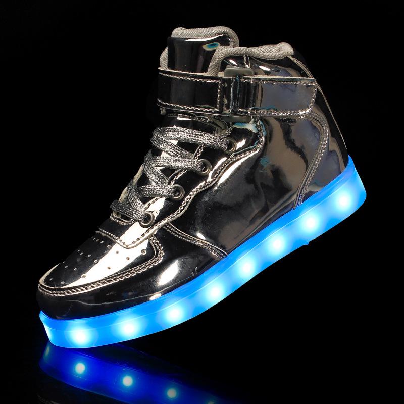 Scarpe da Skateboard High-Top con Luci e Ricarica USB: Taglie alla moda per Genitori-Figli, Coppie e Uomini