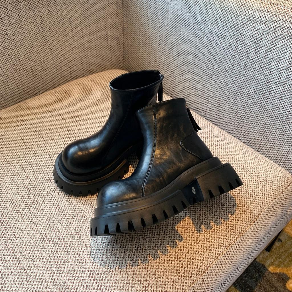 Knock Soft Leather~ Thick-soled Chelsea Boots for Women's Autumn 2025 New Retro Versatile Heightening Big Head Martin Short Boots