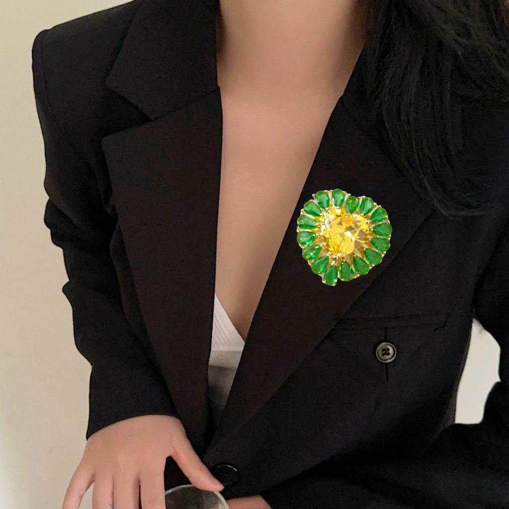 Type Magnetic Buckle With Diamonds, Two-Color Yellow-Green Brooch, High-End Sense, Niche Simplicity, No Damage To Clothes, No Holes, Small Brooch