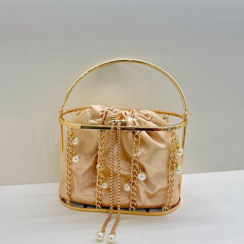 

Metal Heavy Industry Handmade Beaded Pearl Suits Banquet Vegetable Basket Birdcage Bag
