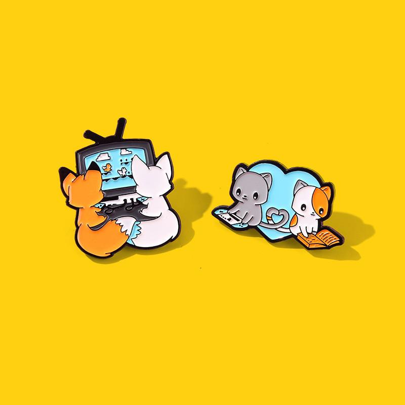 Cute Fox Themed Lapel Pin Charming Animal Design For Stylish Outfit Decoration