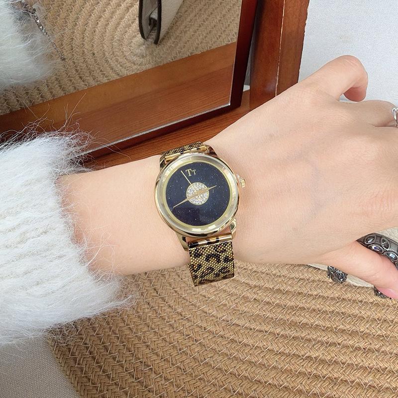 Neuankunft Runde Große Zifferblatt Leopardendruck Uhr Edelstahlarmband Gold High-End Damenuhr Mode Quarz Uhr