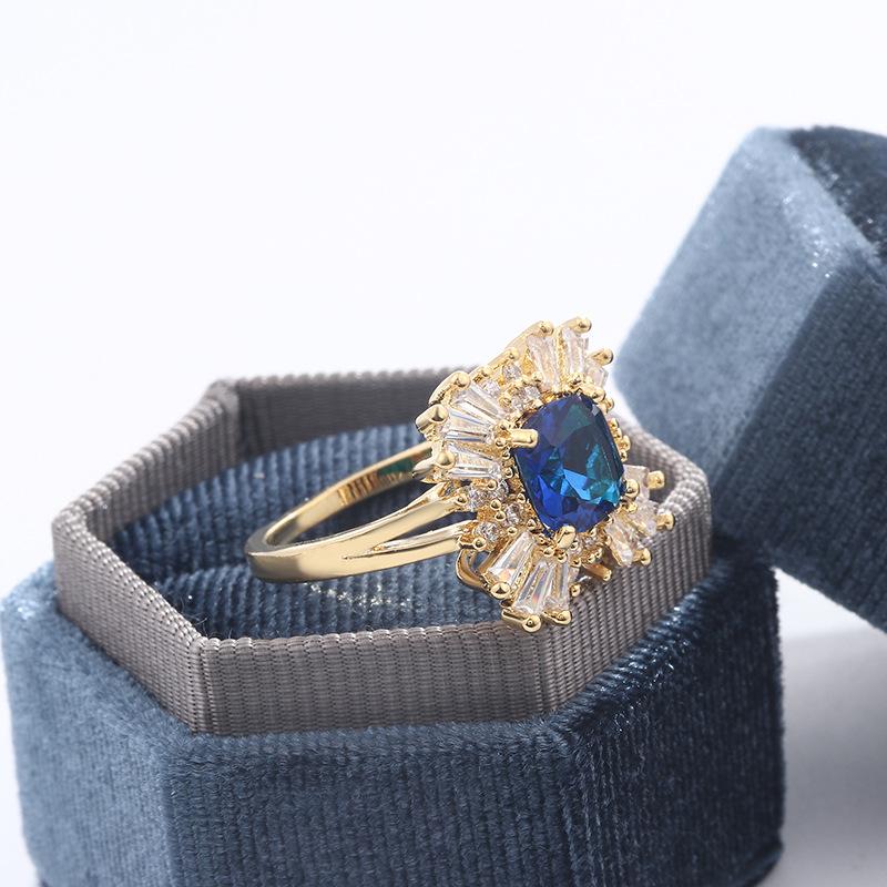 Europejski i Amerykański Spersonalizowany Pierścionek Modowy 18k Złoto Inkrustowane Ciemnoniebieskim Topazem