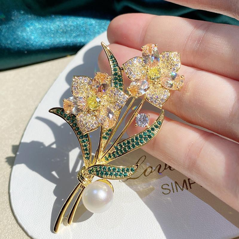 Exquisite Sparkling Flower Pearl Brooches For Women Clothing Coat Jewelry Accessries Gifts