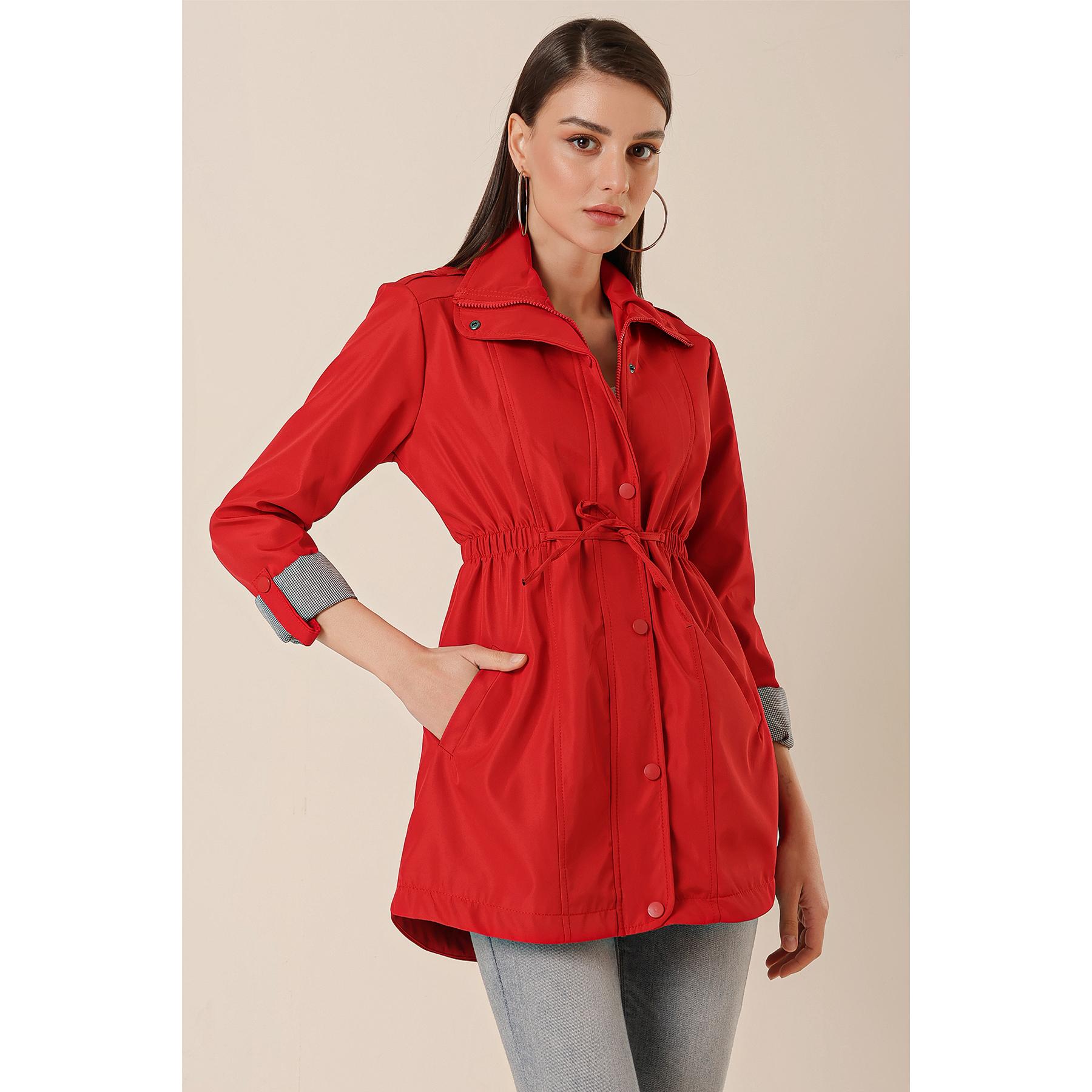 

Тренч из флиса с квадратными рукавами и складной подкладкой с завязками на талии