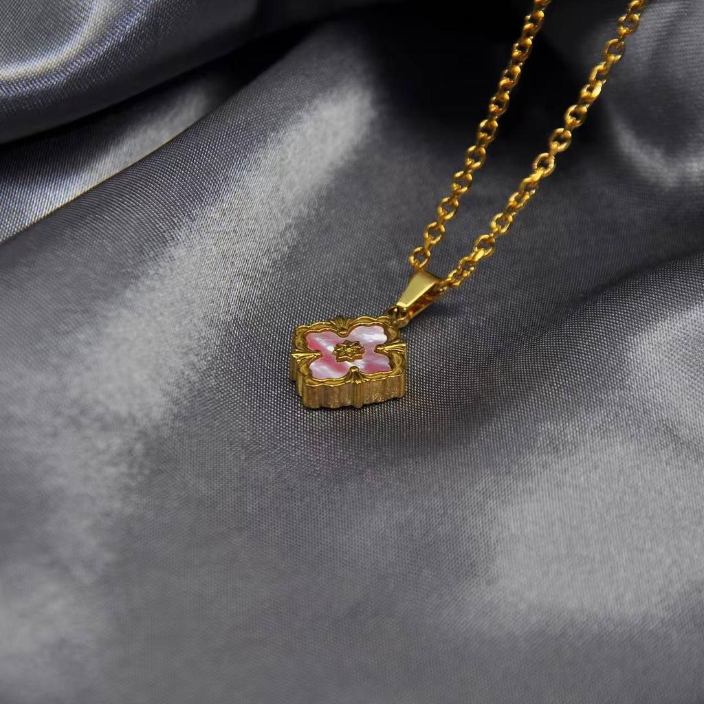 Neues europäisches und amerikanisches Diamantblattgras-Armband-Halsketten-Ohrring-Set, plattiert mit Retro-Diamant-Palast-Halskette