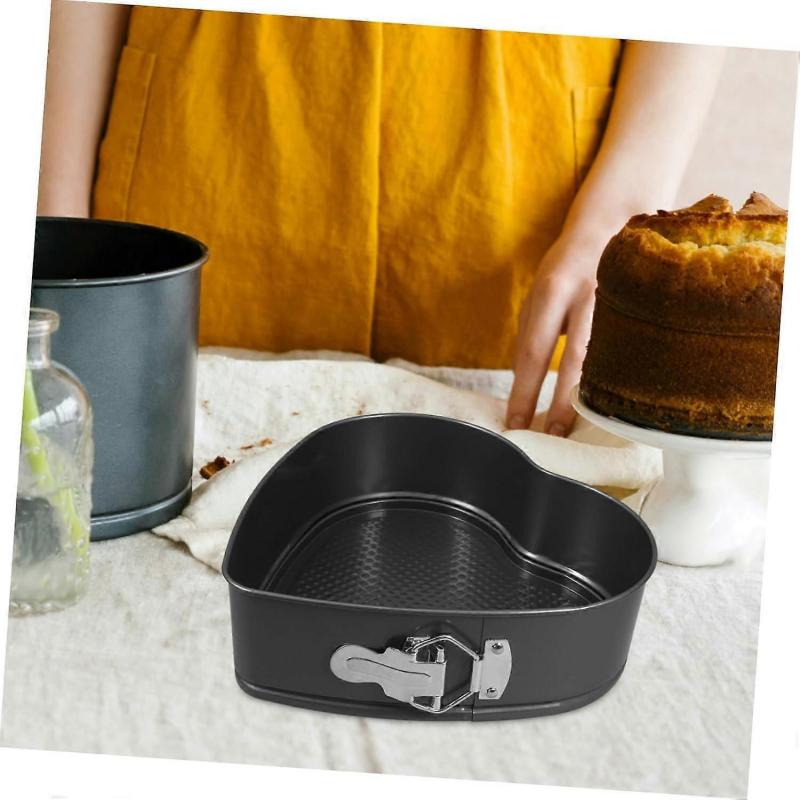Heart-Shaped Nonstick Cake Pan Carbon Steel Locking Springform For Even Baking Oven-Safe Easy Handling For Dessert Bakers