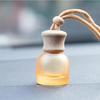 1 Stück nachfüllbare Auto ätherisches Öl Diffusor Flasche 11 ml Leerer Auto Lufterfrischer Anhänger Parfüm Glasflasche mit Holzkappen