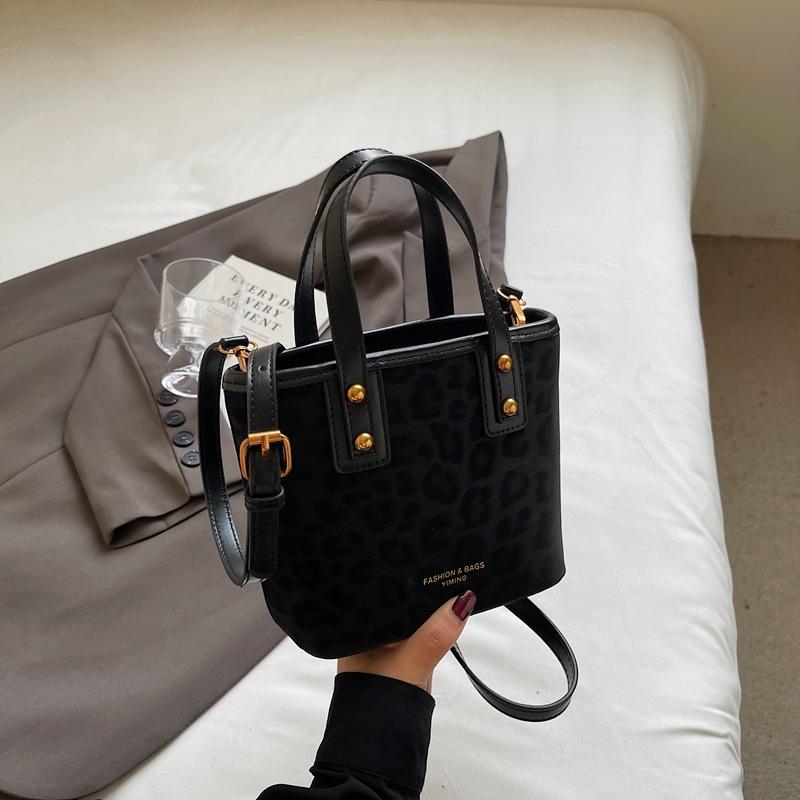 Premium Commuter Handbag Female 2025 New Autumn and Winter Retro Messenger Bag Versatile Leopard Print Bucket Bag