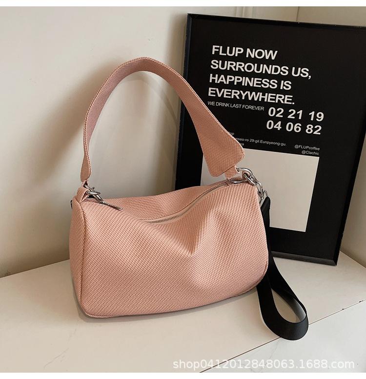 

Premium sense bag women s large capacity 2025 new retro messenger bag shoulder underarm bag commuter canvas bag розовый