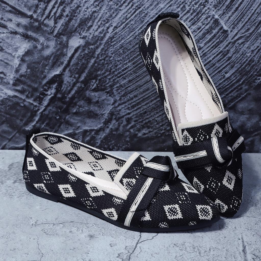 Pointed Flat-soled Single Shoes Large Size Fashion Fly-woven One-pedal Casual Women's Shoes
