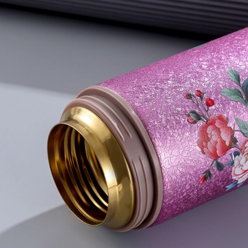 Tragbare Isolierte Rostfreie Stahlwasserflasche im Retro-Design mit Goldenen Pfauen Thermisch Effizient für den Täglichen Gebrauch