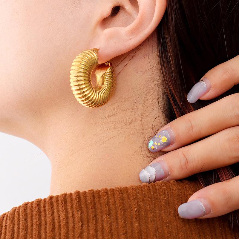 Women s French Retro Geometric Circle Threaded Earrings, Simple Titanium Steel with 18K Gold Plating