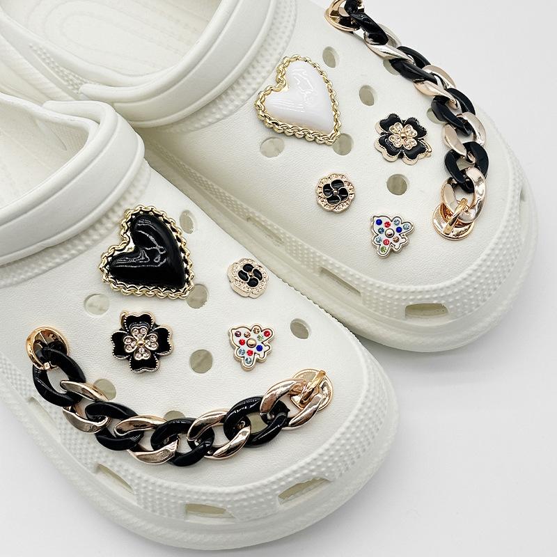 10pcs Fashion Black White Chain Shoe Charms DIY Removable Heart Shaped Shoe Accessories Flower Women Sandal Clogs Decoration Set