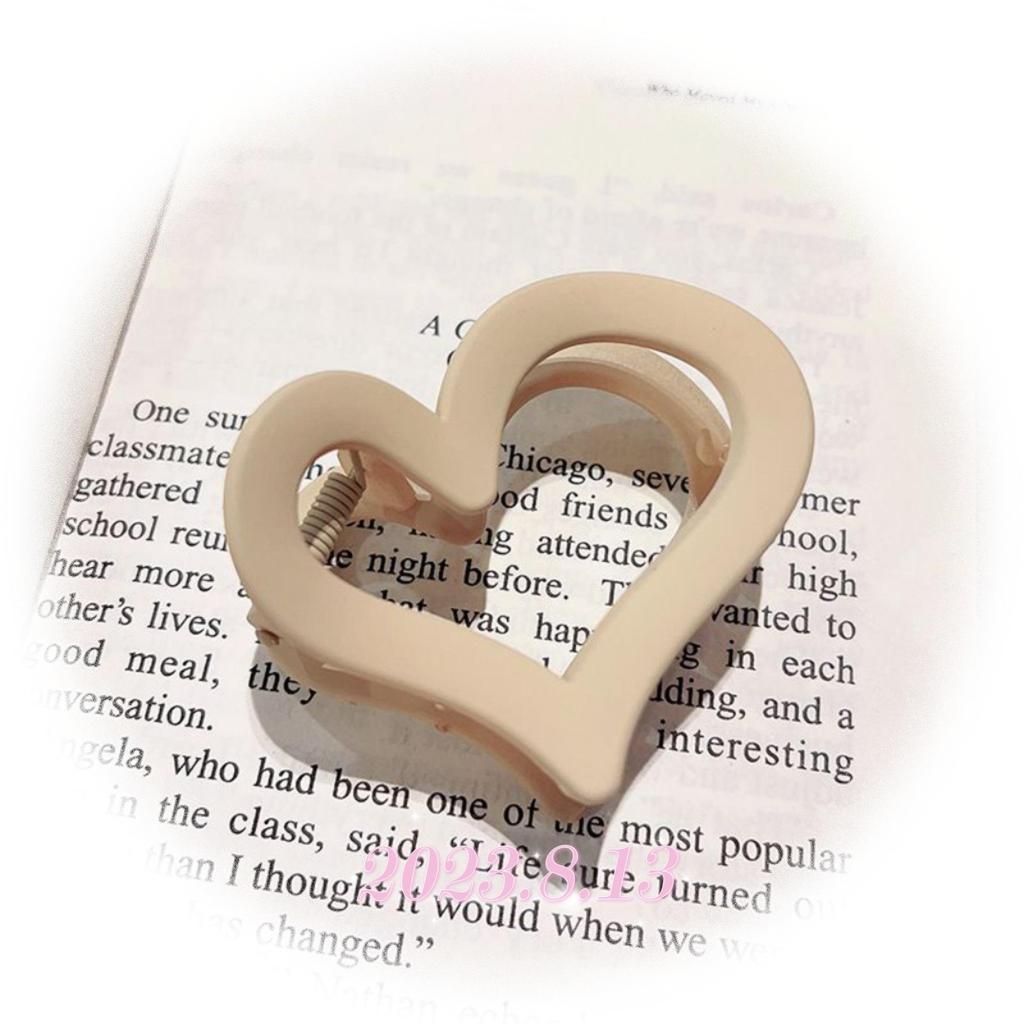 Elegant Matte Heart Claw Hair Clip for Women – Stylish Hollow Shark Clip for Updos