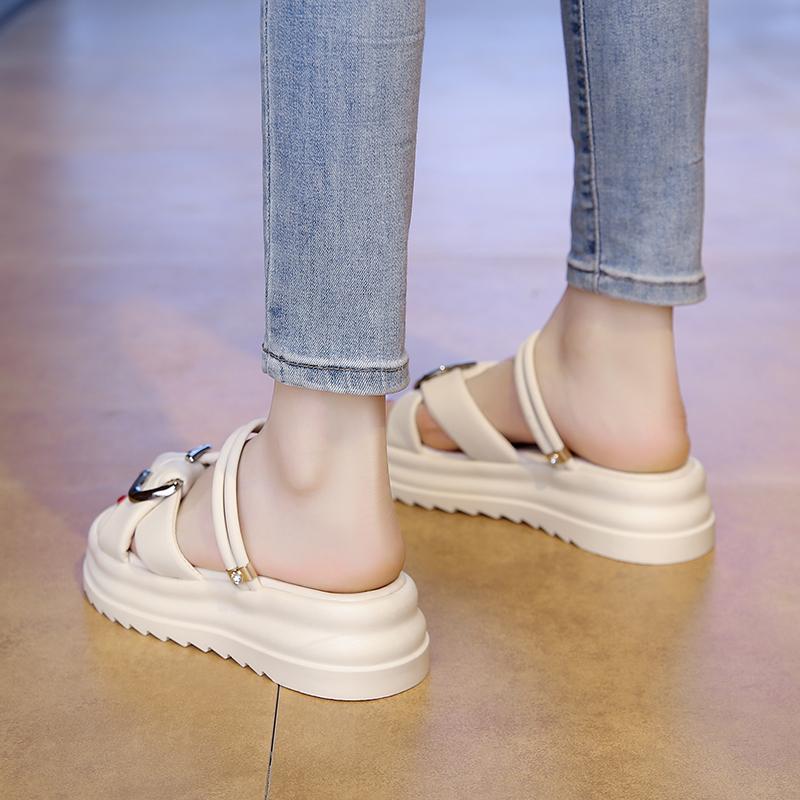 Flat Shoes Female Womens Slippers Outdoor Platform Pantofle Luxury Slides Summer Beach 2025 Designer Shoes Woman 2025 Slippers F