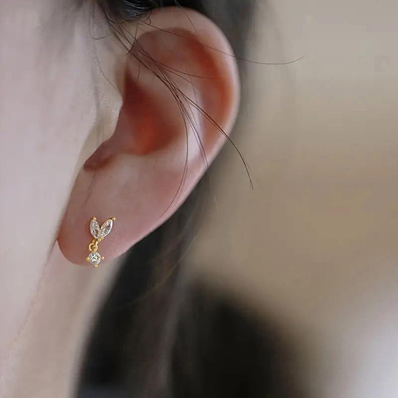 1 Pair of Stylish Simple Leaf Earrings, Small and Delicate Water Drop Leaf Bud Earrings, Niche Design, Sweet Earrings