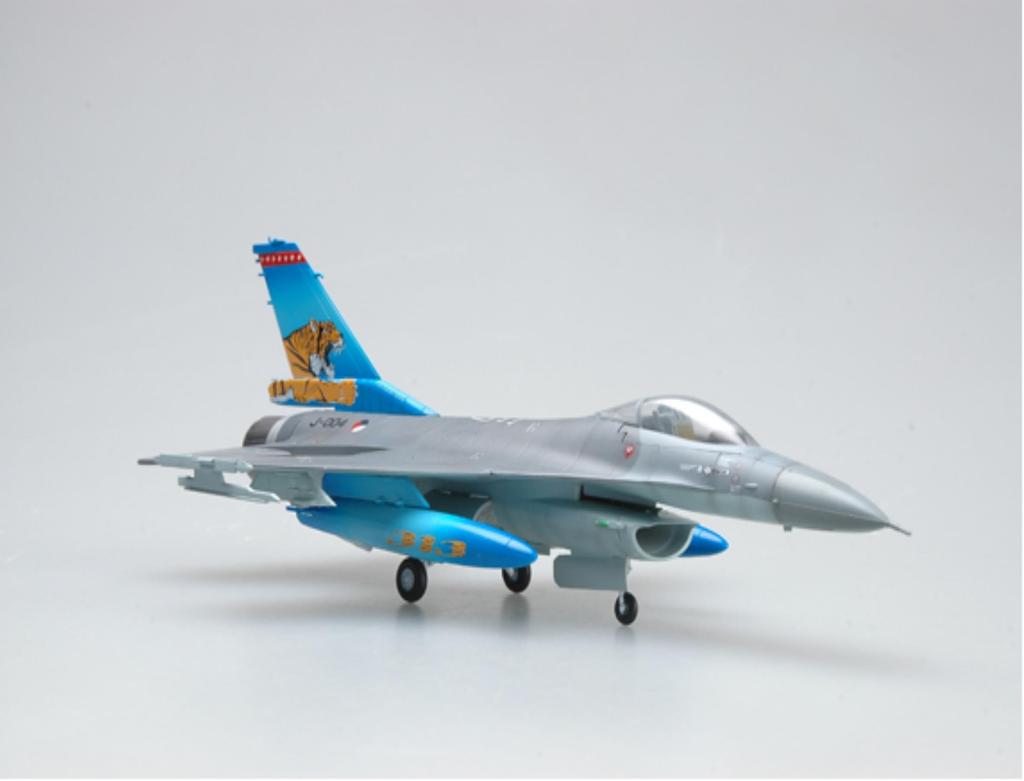 Scale Completed Model 37126 Royal Netherlands Air Force Fighting Falcon NATO Joint Exercise Tiger Meet Specification 1/72 F-16A
