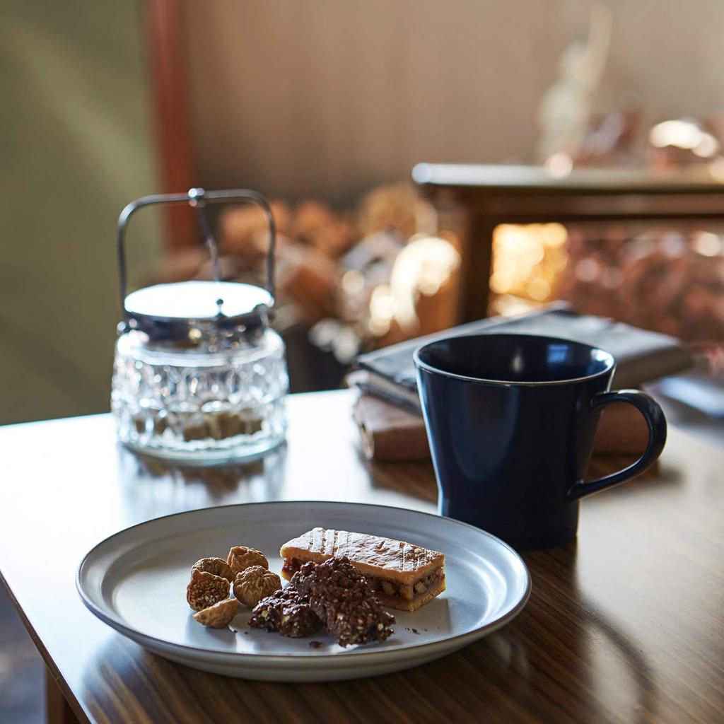 TAMAKI Curry and Pasta Plate, Edge Line, Blue, Diameter 21cm x Height 4.6cm, 700ml Capacity, Microwave and Dishwasher Safe, T-889176