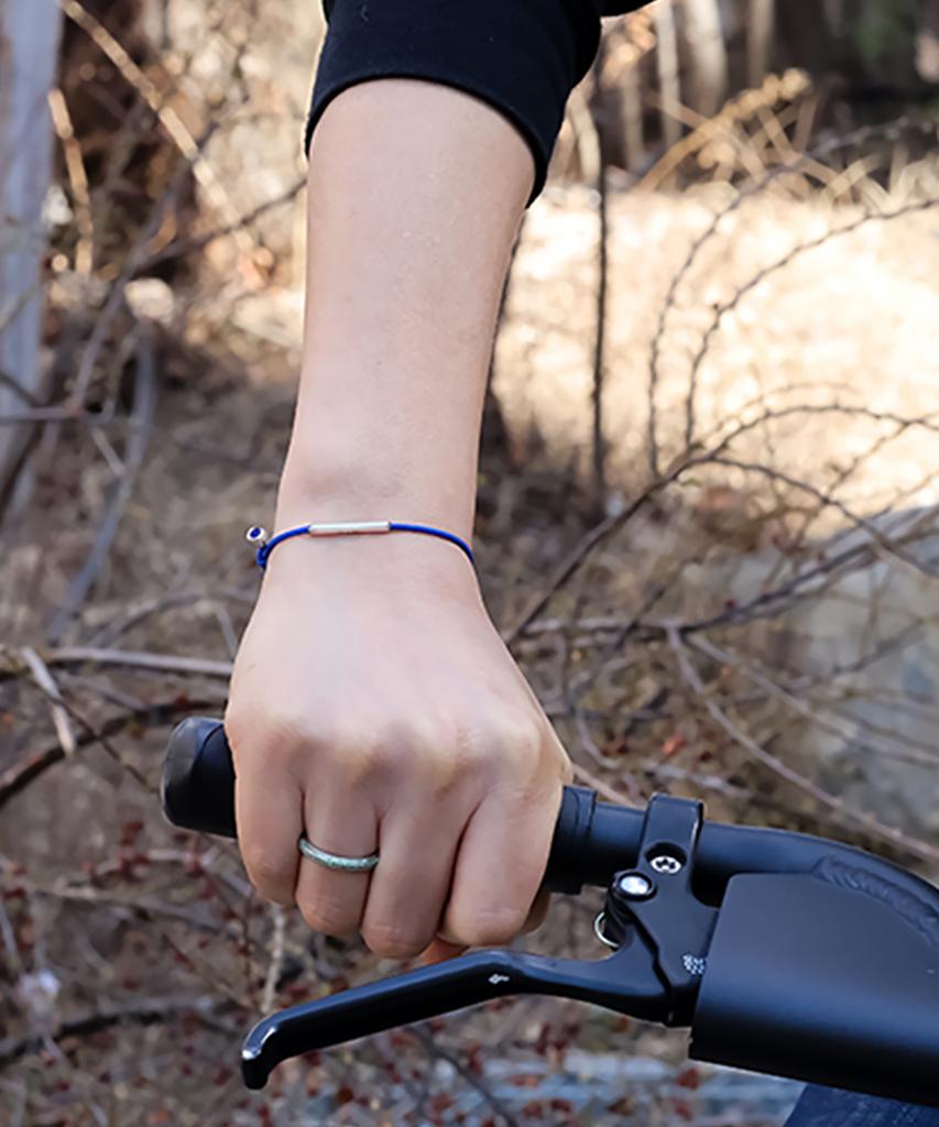 Begins Larin Single String Bracelet Blue