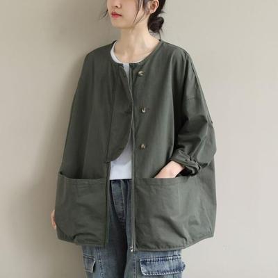 Women's Plus Size Literary Cargo Shirt Jacket with Large Pockets Loose Long Sleeve Short Outerwear for Spring and Autumn