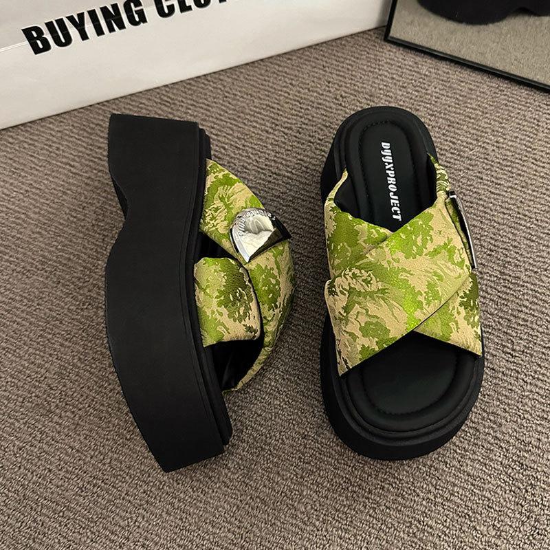

Премиальное ощущение с юбкой, толстая подошва, крутые тапочки, женская летняя обувь, мода 2025, новые супер огонь, для выхода, на платформе 40 зелёный