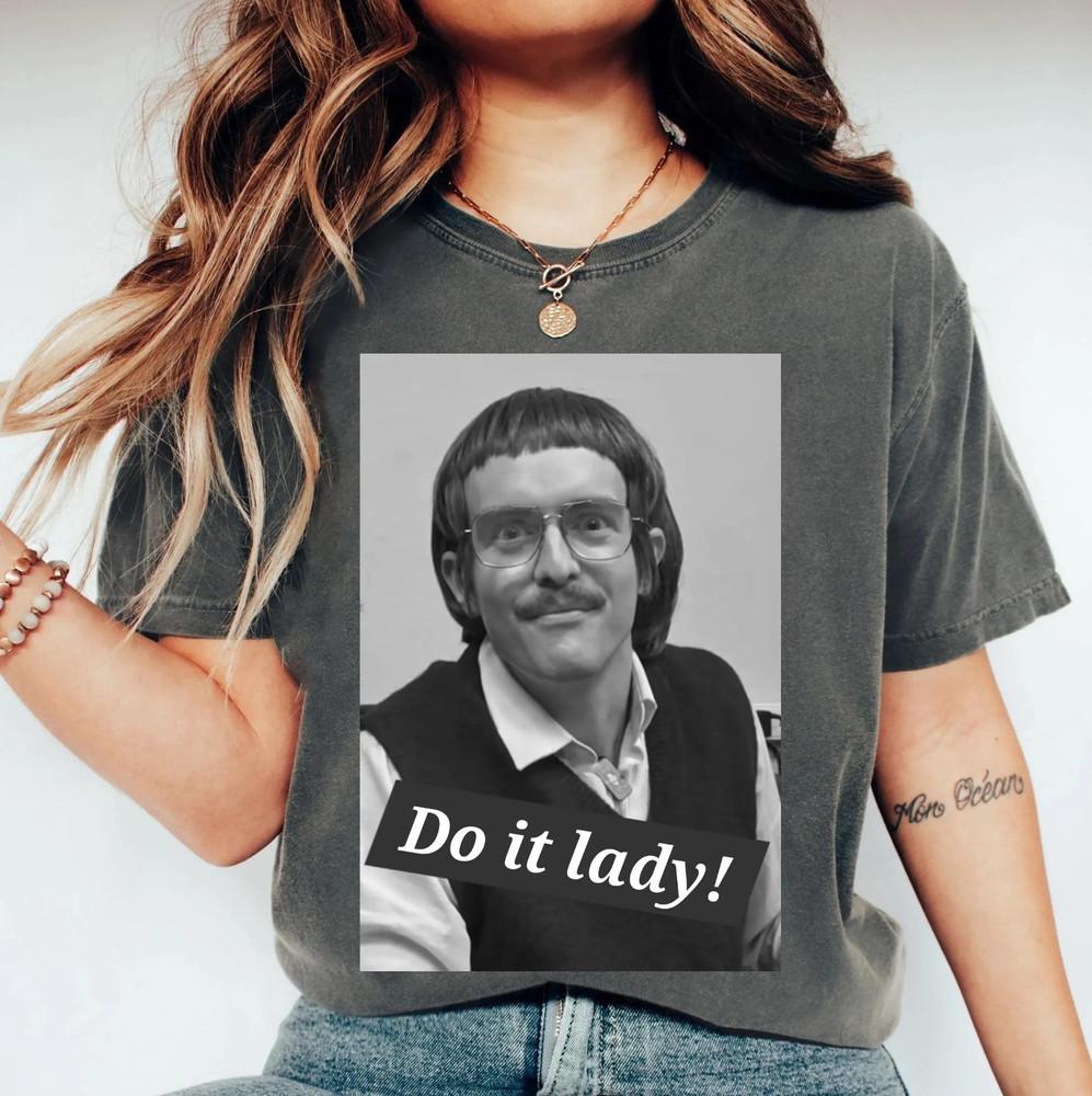 Do It Lady Chit Tour Shirt Retro Comedy T-shirt Funny Meme Graphic Shirt Unisex T-Shirt M