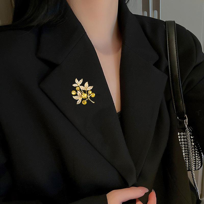 Autumn Winter Coat Yellow Lucky Tree Brooch Elegant Fashion Pins For Women Safe Pin Clothing Clip Badge Dress Buckle Jewelry