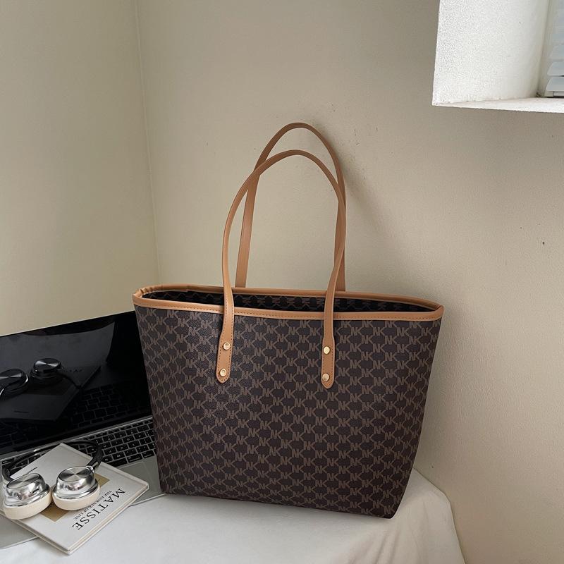 Simple and fashionable large-capacity bag women s autumn new tote bag fashionable commuter large-capacity shoulder bag