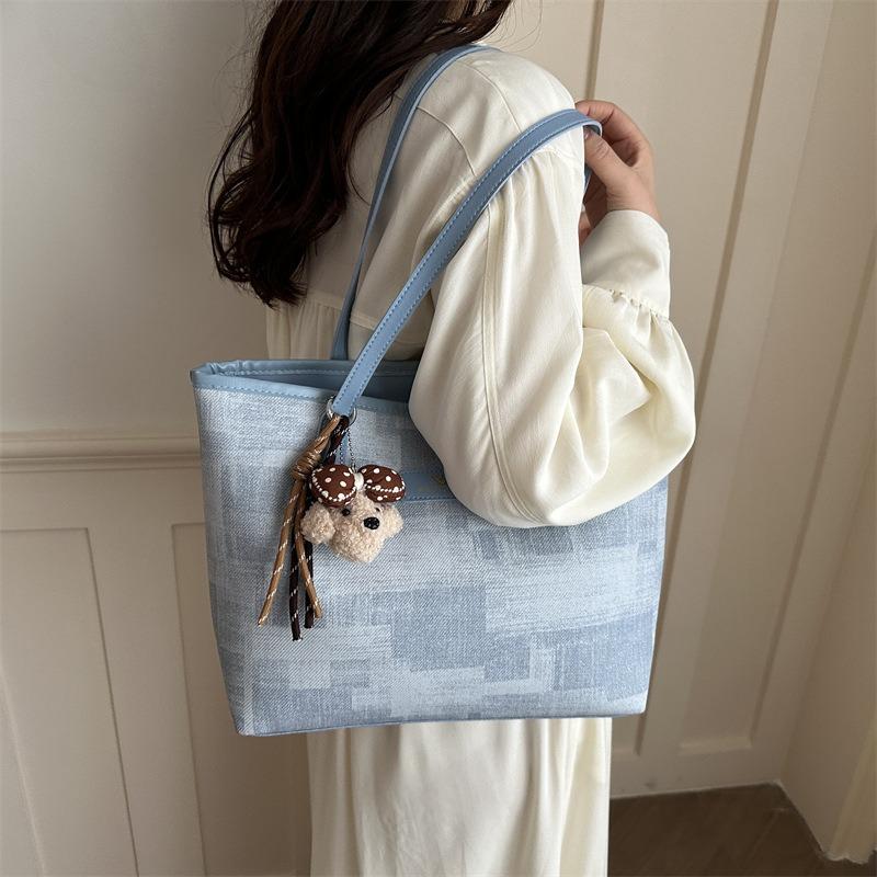 High-value niche tote bag women's new fashionable large-capacity shoulder bag, foreign-style commuting casual handbag