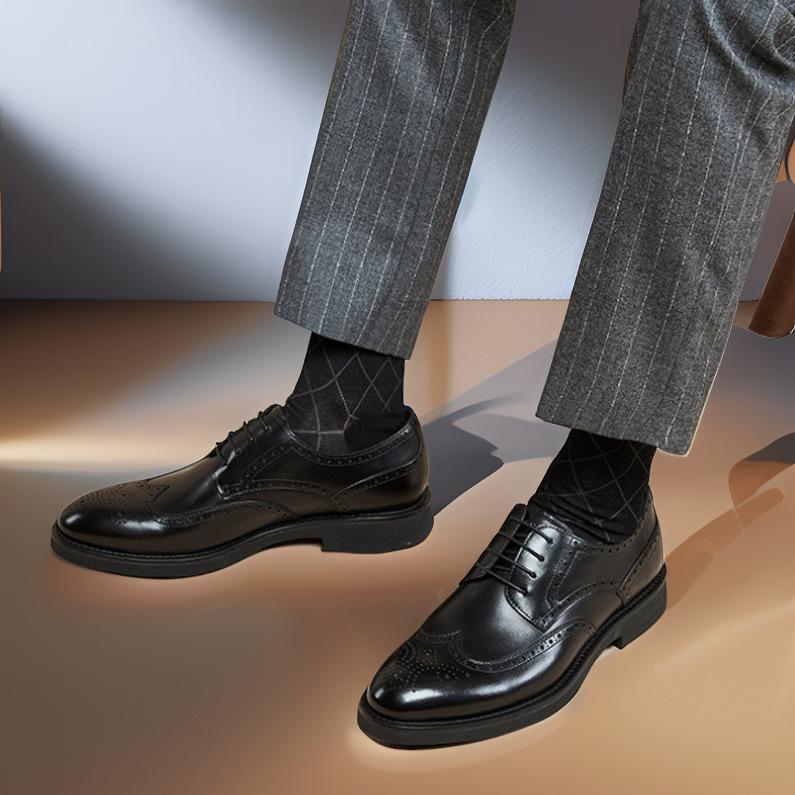 

2025 autumn new engraved Brock British Korean version business dress leather shoes men s versatile groom wedding shoes 38