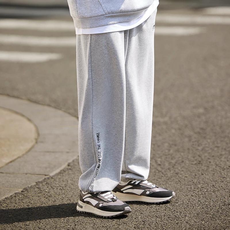 Li Ning Sports Lifestyle Series Logo Print Tapered Non-Stretch Mid-Rise Long Knit Sports Pants Men Pants Flower-Gray AKLTB23-8