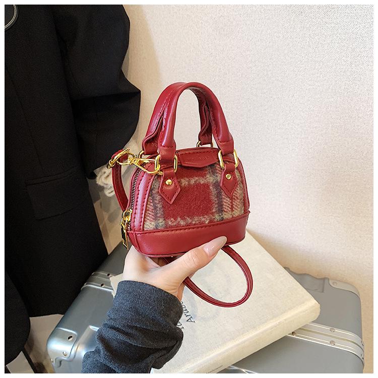 

Детская корейская мини-сумка кроссбоди с цветными блоками, с карманом для наушников и монет, коллекция зимы 2025