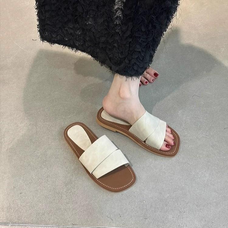 Cowhide Version~ Retro Niche Design Flat-bottomed Slippers for Women To Wear 2025 Summer New Beach Vacation Cool Slippers