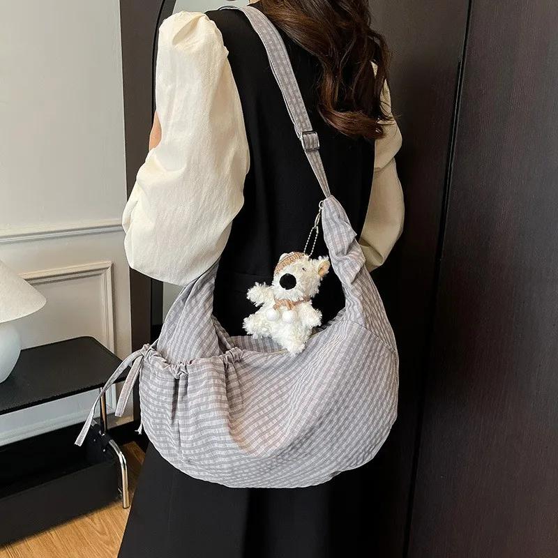 Koreanische Leinwandtasche Fashi Plissierte Karomuster-Tragetasche Kordelzug Lässige Umhängetasche Nyl Pendler-Umhängetasche Reißverschluss Knödeltasche