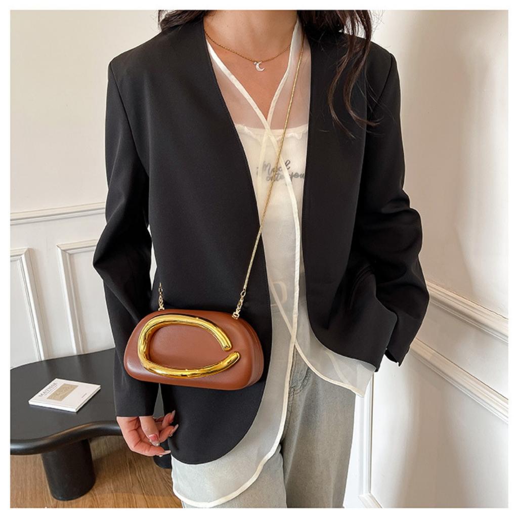 Ladies' Detachable Chain Shoulder Strap Bag -Gold Metallic PVC Banquet Handbag with Magnetic Closure Design, Simple and Fashionable Commuter Party Use