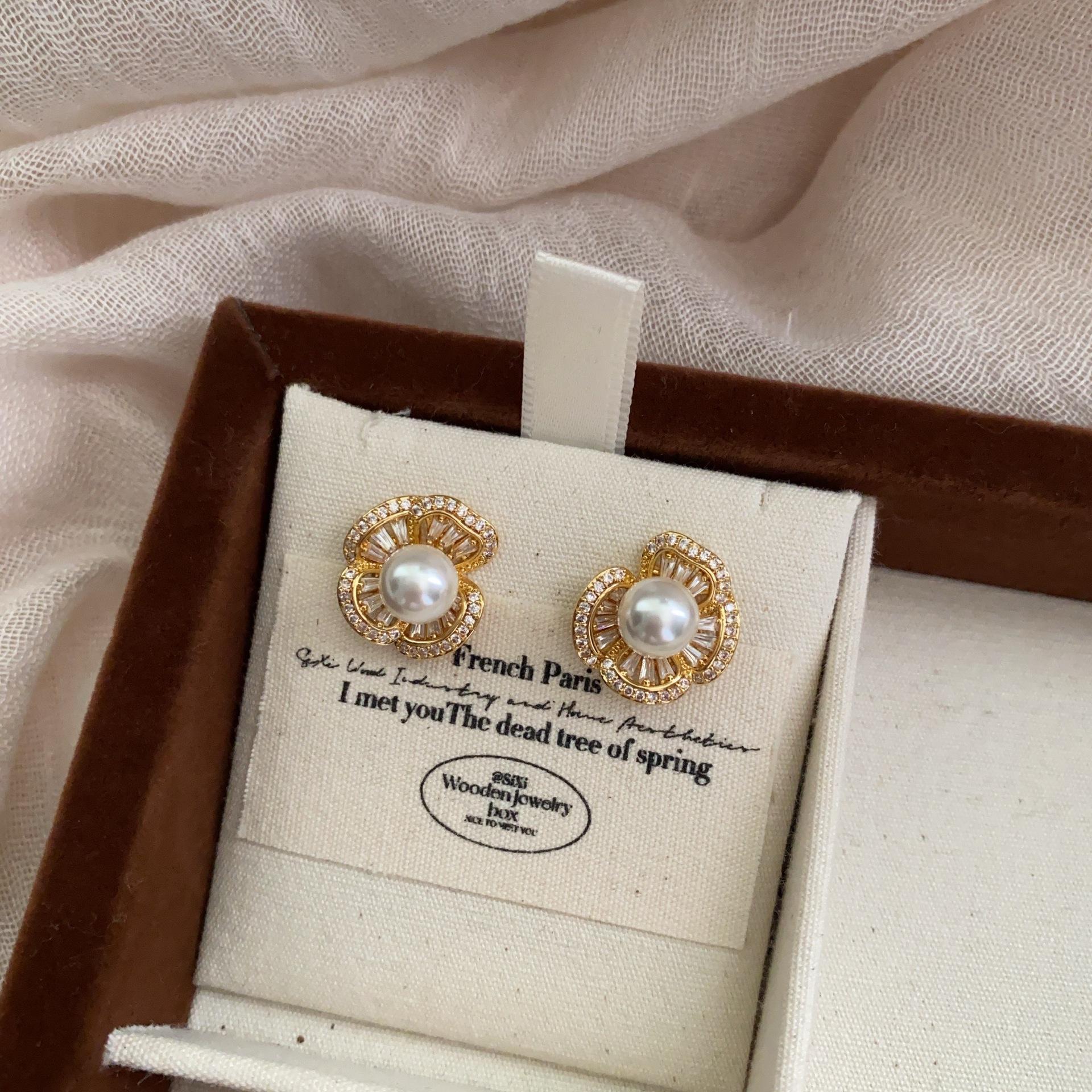

Stylish simple and exquisite pearl light luxury high-end stud earrings for women s small fresh temperament trendy versatile commuter stud earrings