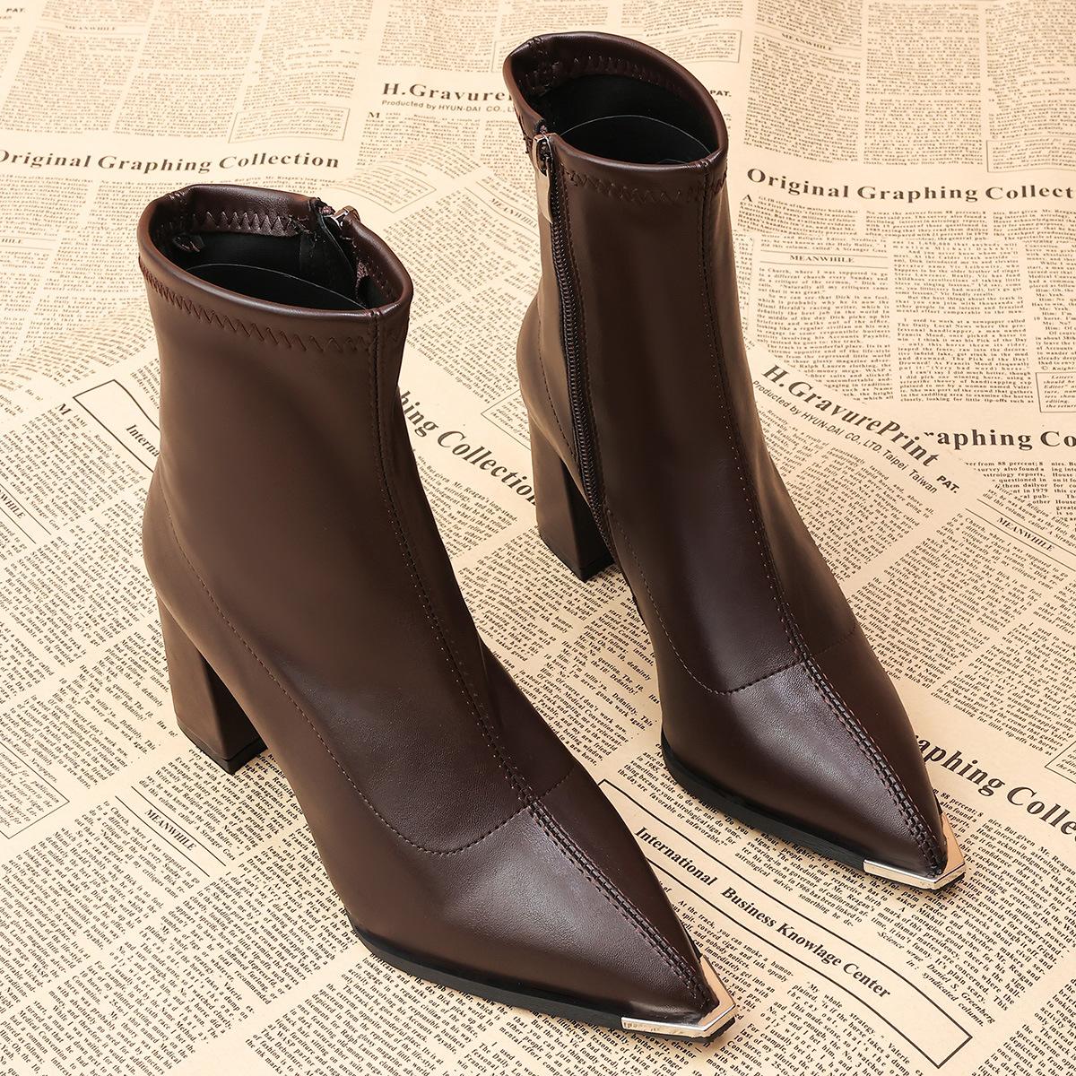 

Pointed boots children s autumn and winter new high-heeled temperament celebrity fashionable small short boots 42 темно-коричневого кольору