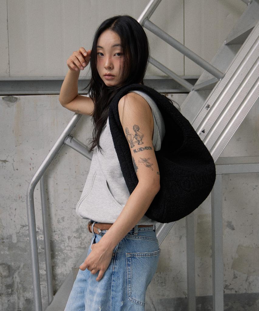 Haveawhale Mini Wool Pebble Bag (Bk)