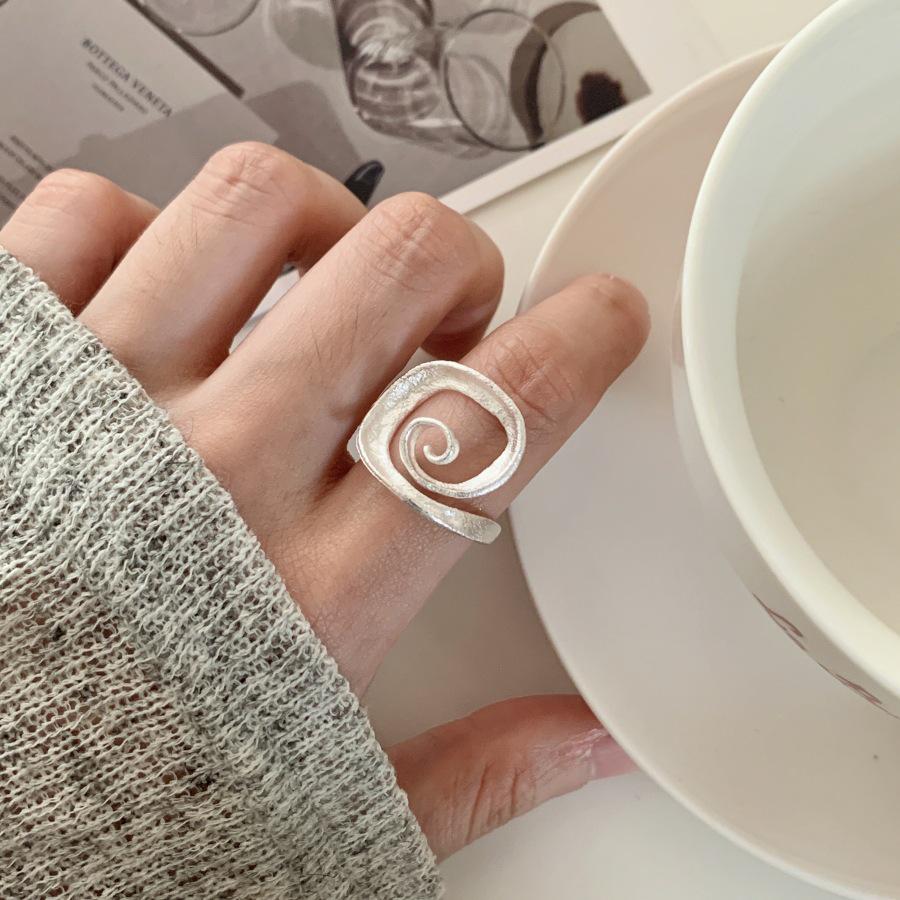 Trendy Retro Hip Hop Vortex Hollow Adjustable Ring for Women – Versatile Index Finger Statement Piece