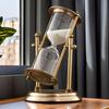 Elegante Sanduhr mit drehbarem Metallständer und fließendem Sand