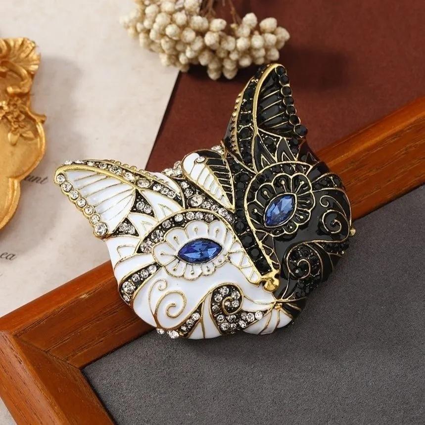 Брошь-корсаж, инкрустированная бриллиантами One Size