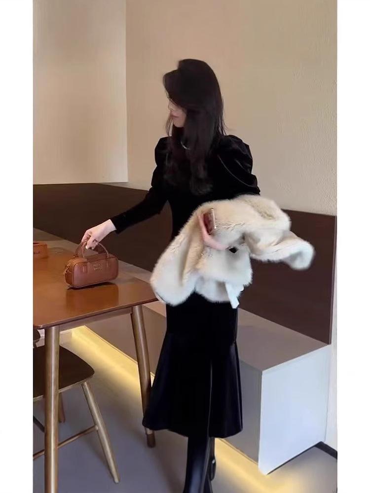 2024 Podzim-Zima Korejský Styl Zeštíhlující Sametové Midi Šaty