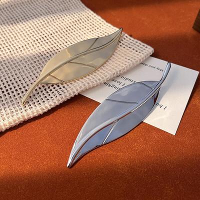 Fashion Smooth Metal Leaf Brooches for Women Girls Luxurious Temperament Brooches Suit Dress Daily Wearing Jewelry Accessories