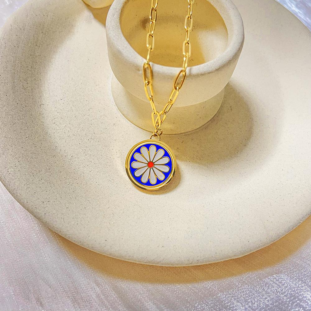 

Personalized Fresh Wind Chrysanthemum Petal Pendant Necklace Gold-Plated Titanium Steel Does Not Fade